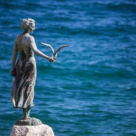 Maja With Free Private Parking And Lovely Sea View Terrace Apartment *