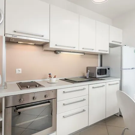 Maja With Free Private Parking And Lovely Sea View Terrace Apartment *
