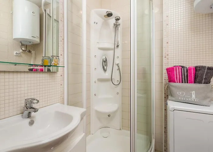 Апартаменты Maja With Free Private Parking And Lovely Sea View Terrace