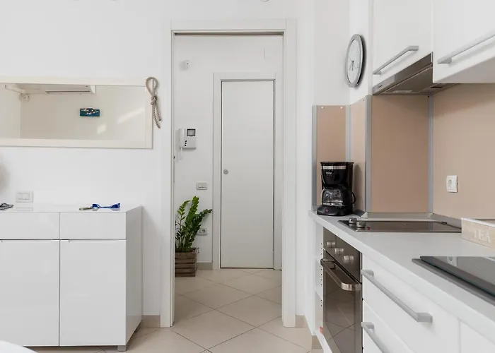 Maja With Free Private Parking And Lovely Sea View Terrace *