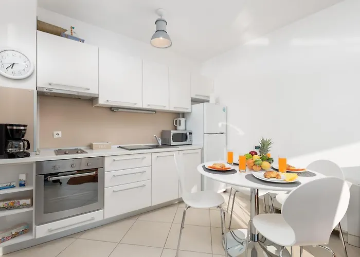 Апартаменты Maja With Free Private Parking And Lovely Sea View Terrace *