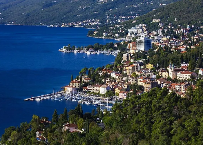 Апартаменты Maja With Free Private Parking And Lovely Sea View Terrace Опатия