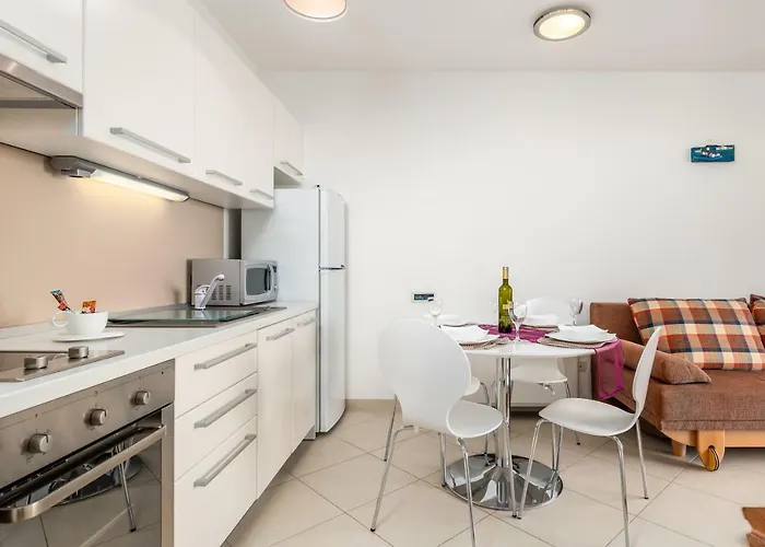 Апартаменты Maja With Free Private Parking And Lovely Sea View Terrace Опатия