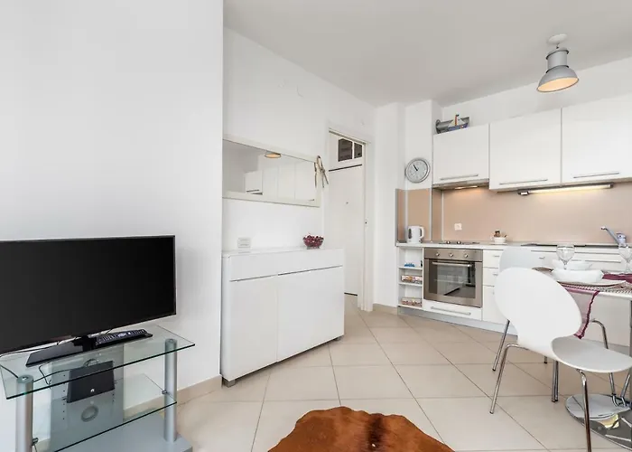 Maja With Free Private Parking And Lovely Sea View Terrace Daire Opatija